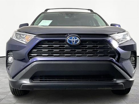 Used 2021 Toyota RAV4 XLE Premium image 2