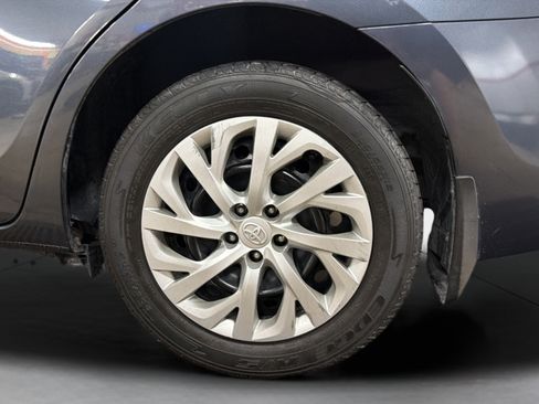 Used 2018 Toyota Corolla LE FWD image 27