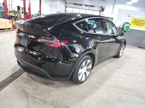 Used 2021 Tesla Model Y Long Range image 8