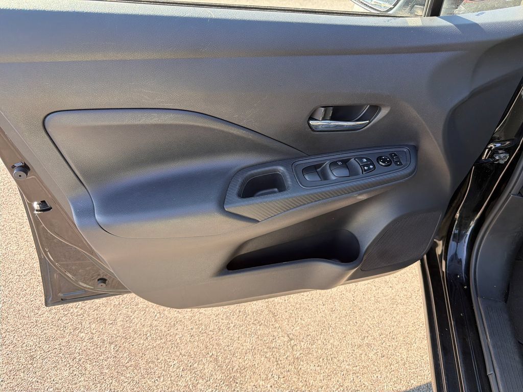 Used 2025 Nissan Versa SV FWD image 11
