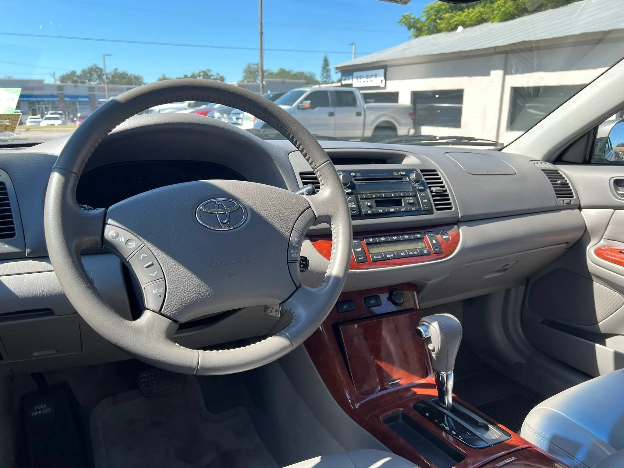 Used 2005 Toyota Camry XLE w/ VSC & Side Airbag Pkg FWD image 15