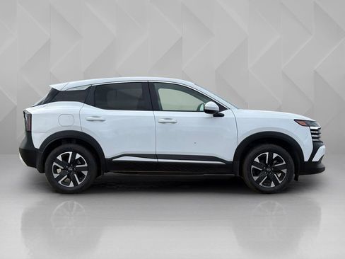 Used 2025 Nissan Kicks SV AWD/4WD image 4