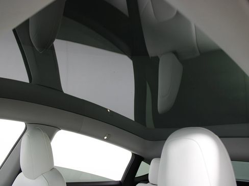 Used 2020 Tesla Model Y Long Range image 22