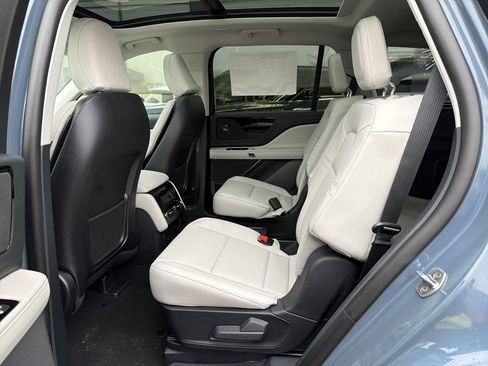 New 2026 Lincoln Aviator AWD image 6