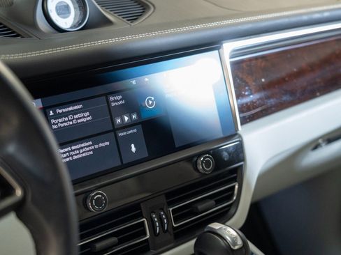 Certified 2024 Porsche Macan S AWD/4WD image 21