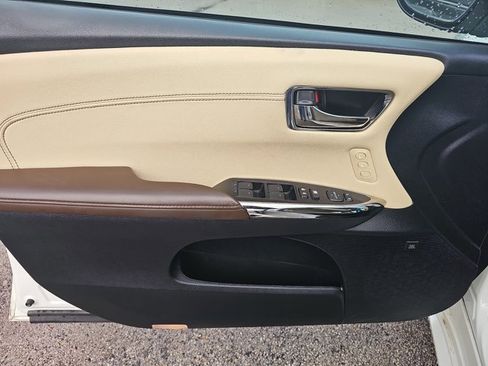 Used 2016 Toyota Avalon Limited w/ Toyota Safety Sense Package image 12