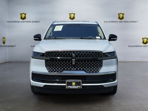 Used 2025 Lincoln Navigator Reserve AWD/4WD image 2