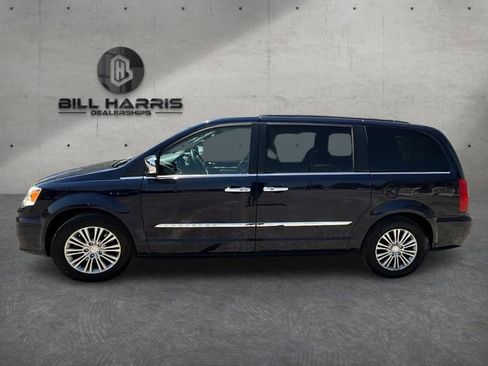 Used 2014 Chrysler Town & Country Touring-L w/ Driver Convenience Group FWD image 10