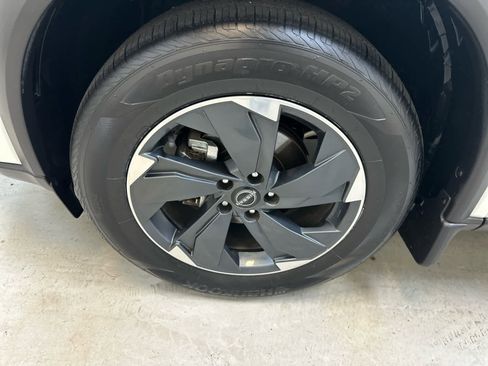 Certified 2024 Nissan Rogue SV image 11