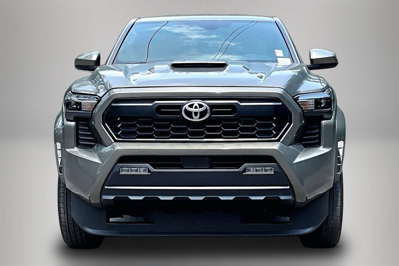 Used 2024 Toyota Tacoma TRD Sport AWD/4WD image 3