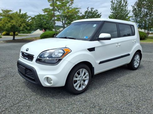 Used 2013 Kia Soul + w/ Audio Pkg FWD image 16