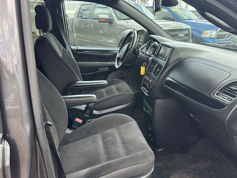 Used 2018 Dodge Grand Caravan SE image 14