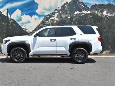 Certified 2025 Toyota 4Runner SR5 AWD/4WD image 7