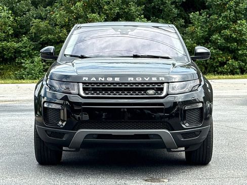 Used 2019 Land Rover Range Rover Evoque SE Premium image 2