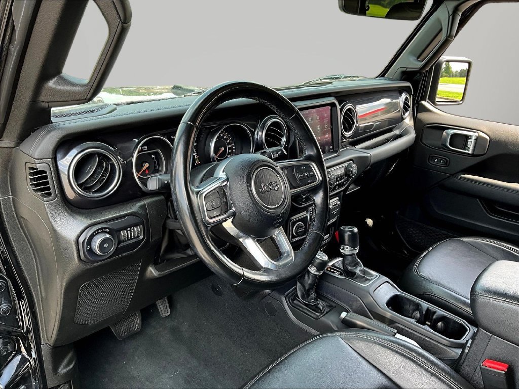 Used 2022 Jeep Wrangler Unlimited Sahara AWD/4WD image 17