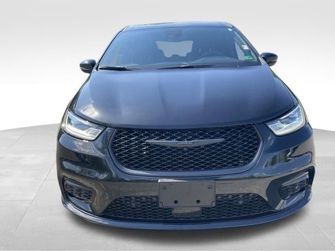 Used 2023 Chrysler Pacifica Limited w/ Uconnect Theater Family Group FWD image 28