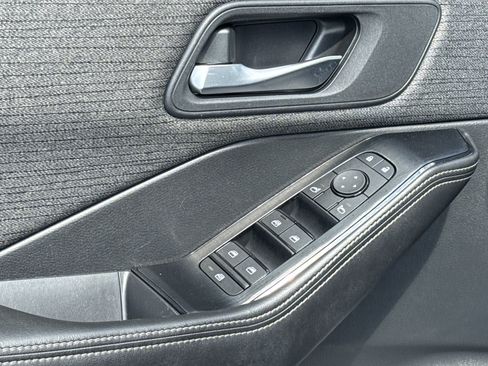 Used 2022 Nissan Rogue SV image 15