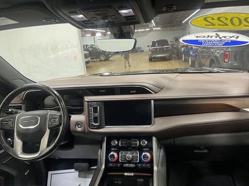 Used 2022 GMC Yukon Denali w/ Advanced Technology Package AWD/4WD image 17