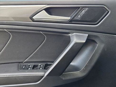 Used 2022 Volkswagen Tiguan SE R-Line image 6