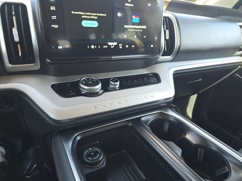 Used 2025 Ford Expedition Active AWD/4WD image 16