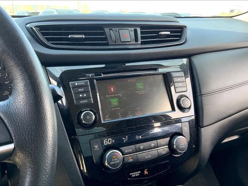 Used 2020 Nissan Rogue SL FWD image 35