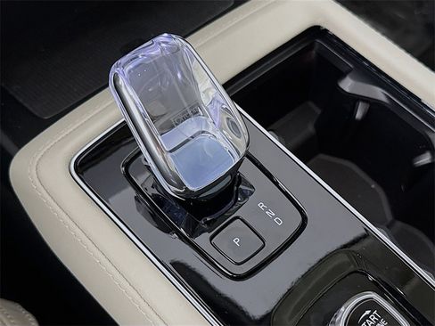 New 2026 Volvo XC90 T8 Ultra w/ Protection Package Premier image 17