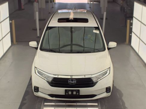 Used 2023 Honda Odyssey Elite image 2