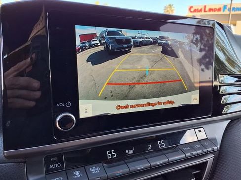 Used 2025 Toyota Camry SE FWD image 19