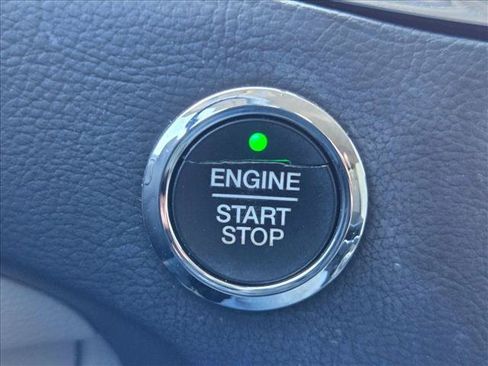 Used 2017 Ford Edge Titanium w/ Technology Package FWD image 16