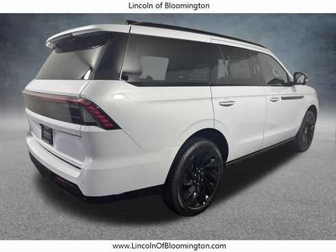New 2026 Lincoln Navigator Reserve w/ Jet Appearance Package AWD/4WD image 6
