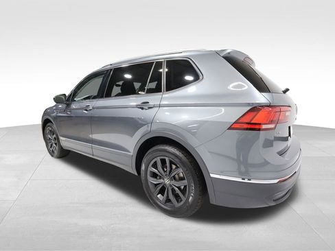 Used 2024 Volkswagen Tiguan SE image 2