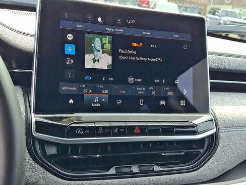 Used 2023 Jeep Compass Latitude image 24