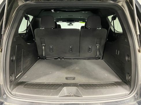 Used 2022 Chevrolet Suburban LS image 12