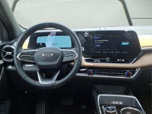 Used 2025 Chevrolet Equinox ACTIV w/ Safety and Technology Package AWD/4WD image 10