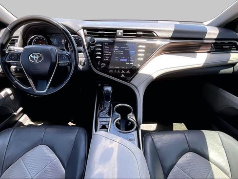 Used 2019 Toyota Camry XLE FWD image 16