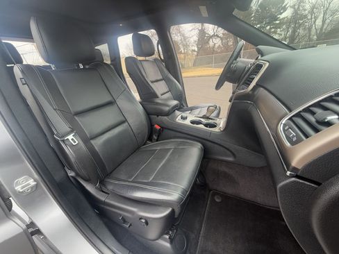 Used 2017 Jeep Grand Cherokee Limited w/ Luxury Group II image 17