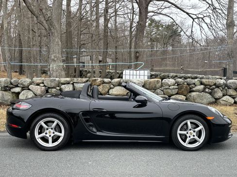 Used 2018 Porsche 718 Boxster image 3