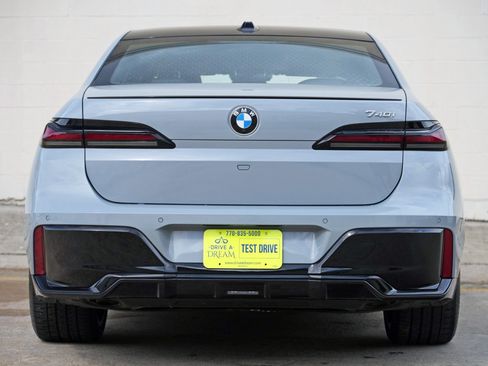 Used 2023 BMW 740i w/ Parking Assistance Package RWD image 11