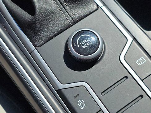 Used 2022 Kia Sorento S FWD image 11