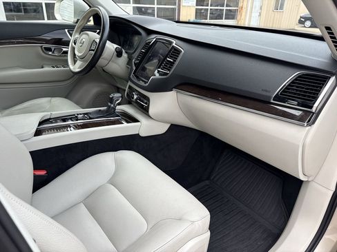 Used 2016 Volvo XC90 T6 Momentum w/ Momentum Plus Package AWD/4WD image 31