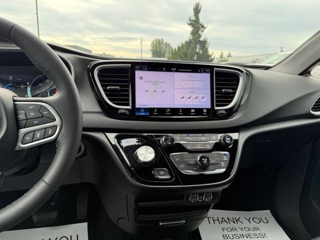Used 2025 Chrysler Pacifica Select FWD image 24