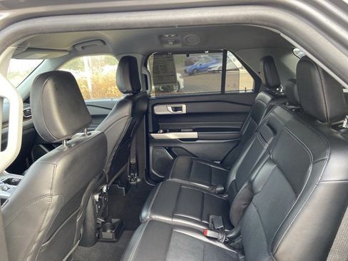Used 2023 Ford Explorer Limited image 16