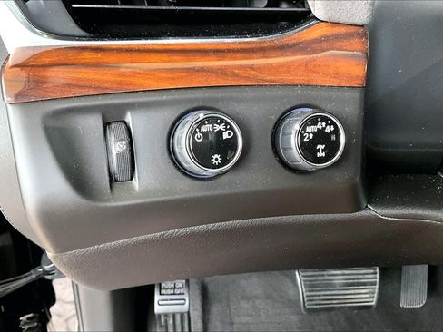 Used 2017 Cadillac Escalade Luxury AWD/4WD image 33