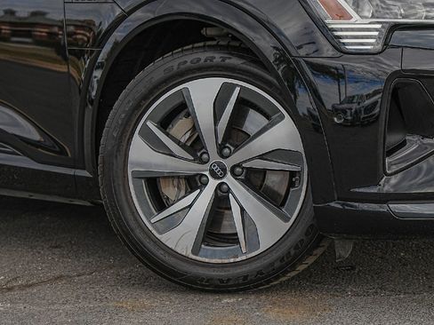 Used 2024 Audi Q8 e-tron Premium Plus image 1