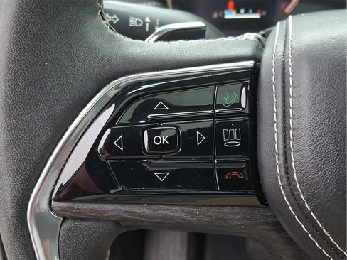 Used 2023 Jeep Grand Cherokee Overland w/ Luxury Tech Group IV AWD/4WD image 20