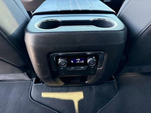 Used 2025 Chevrolet Tahoe High Country RWD image 19