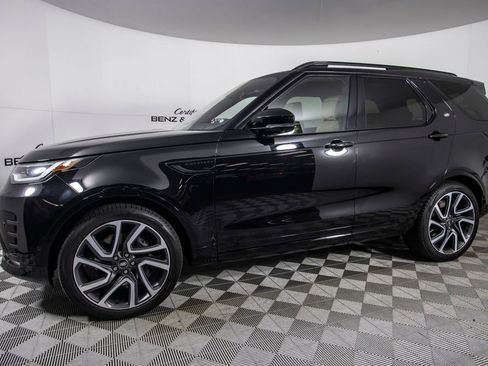 Used 2025 Land Rover Discovery Dynamic SE image 11