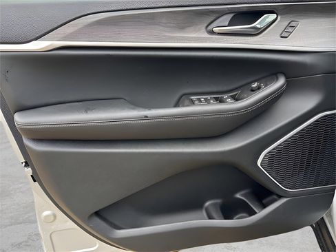 New 2025 Jeep Grand Cherokee L Limited w/ Luxury Tech Group II image 26