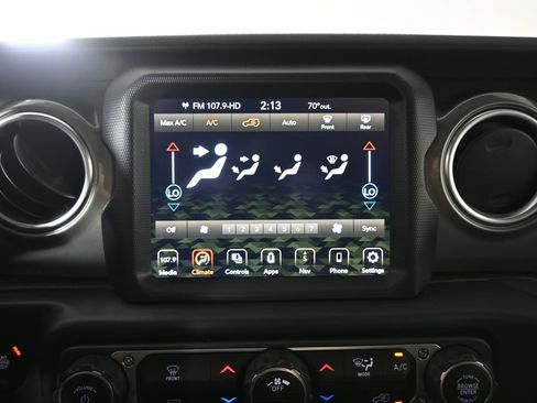 Used 2023 Jeep Wrangler Unlimited Sahara AWD/4WD image 29