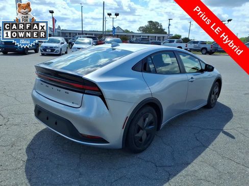 Used 2024 Toyota Prius LE FWD image 5